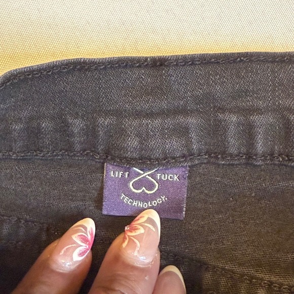 Not Your Daughters Jeans Womens Sz 6 Black Lift Tuck Straight Leg Jeans Trendy # - Picture 7 of 11